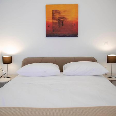 Konstantinos Stylish Brand New Apt In The Heart Of Atene Esterno foto