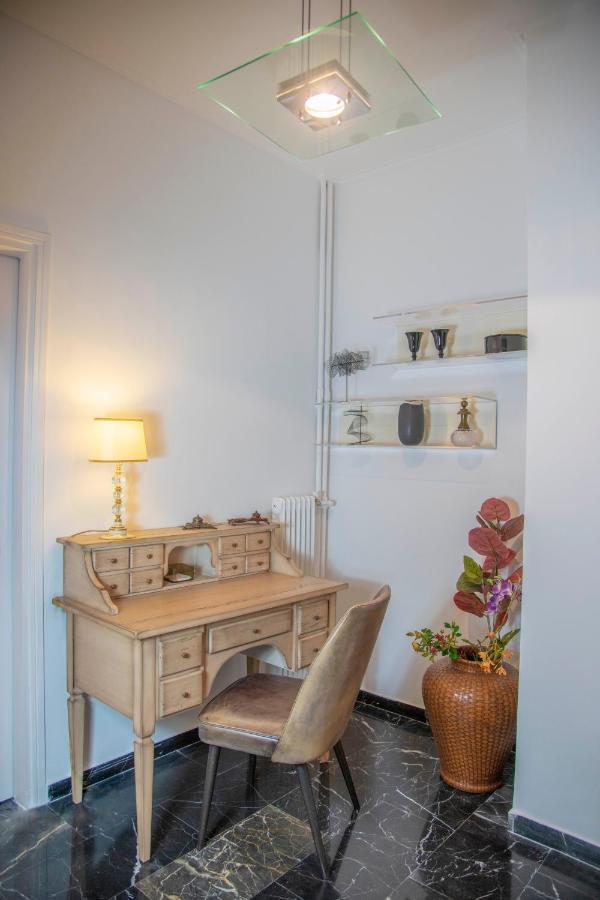 Konstantinos Stylish Brand New Apt In The Heart Of Atene Esterno foto