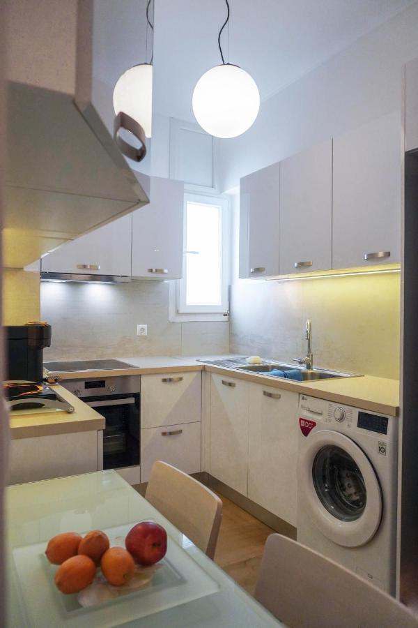 Konstantinos Stylish Brand New Apt In The Heart Of Atene Esterno foto