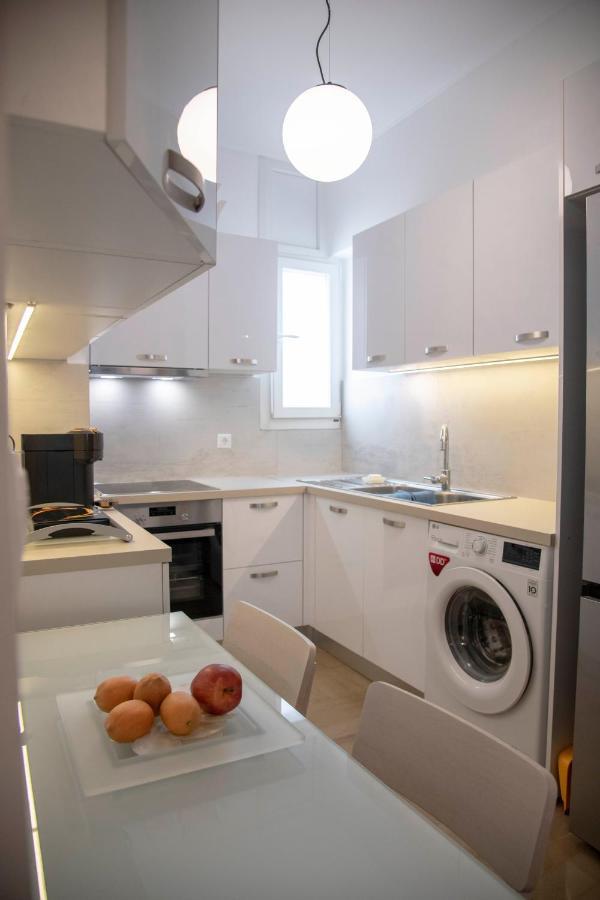 Konstantinos Stylish Brand New Apt In The Heart Of Atene Esterno foto