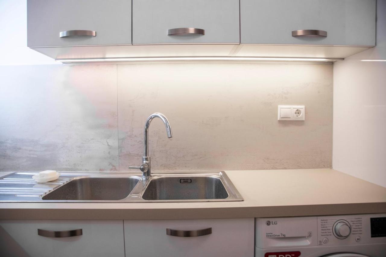 Konstantinos Stylish Brand New Apt In The Heart Of Atene Esterno foto